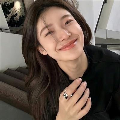 他嚣张狂妄,却对她俯首称臣